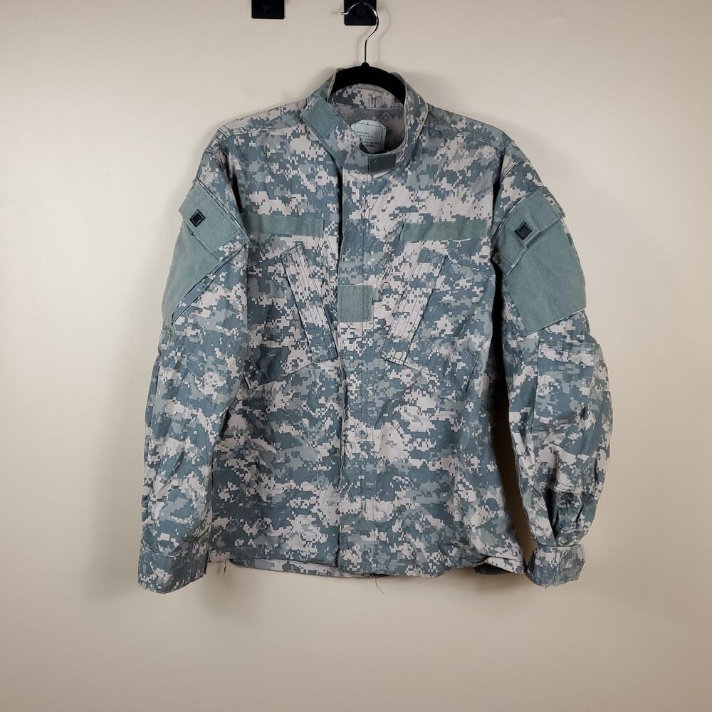 Army Combat Flame Resistant Uniform Coat in Digital Camo Size M Short